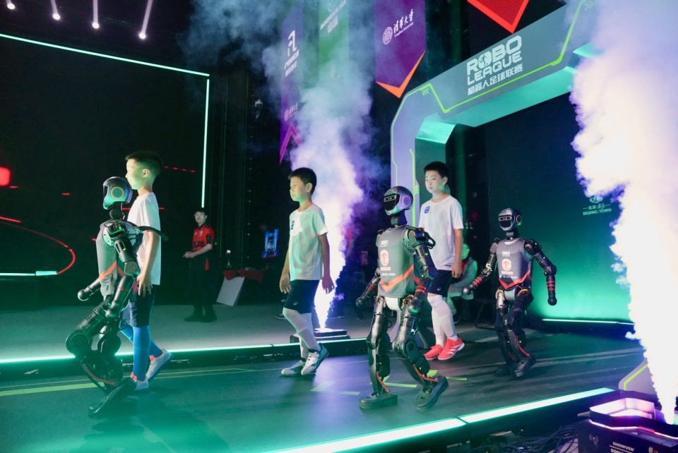 更在青训体 更在青训体